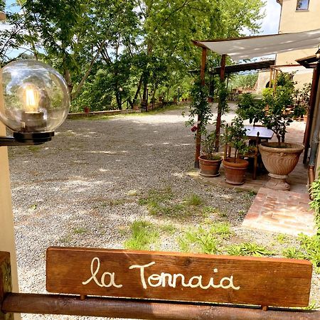 La Tonnaia Lägenhet Lari Exteriör bild