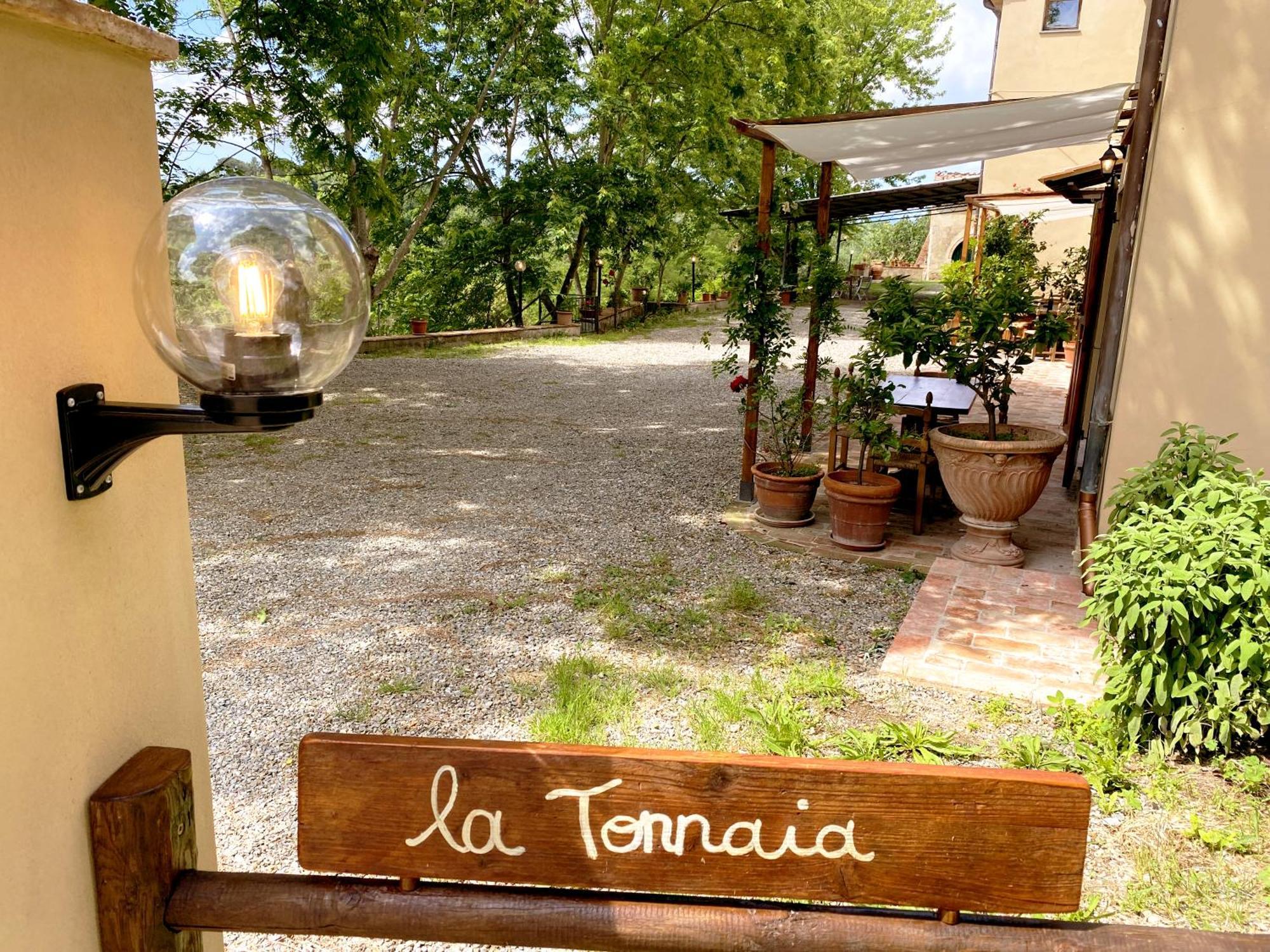 La Tonnaia Lägenhet Lari Exteriör bild